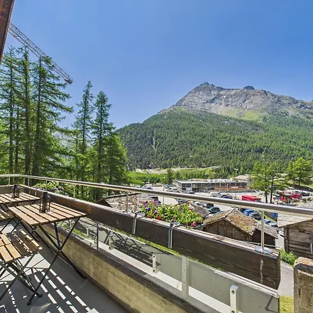 Family & Friends In Saas Fee