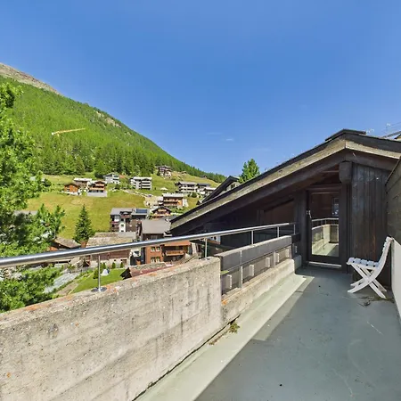 Family & Friends In Saas Fee